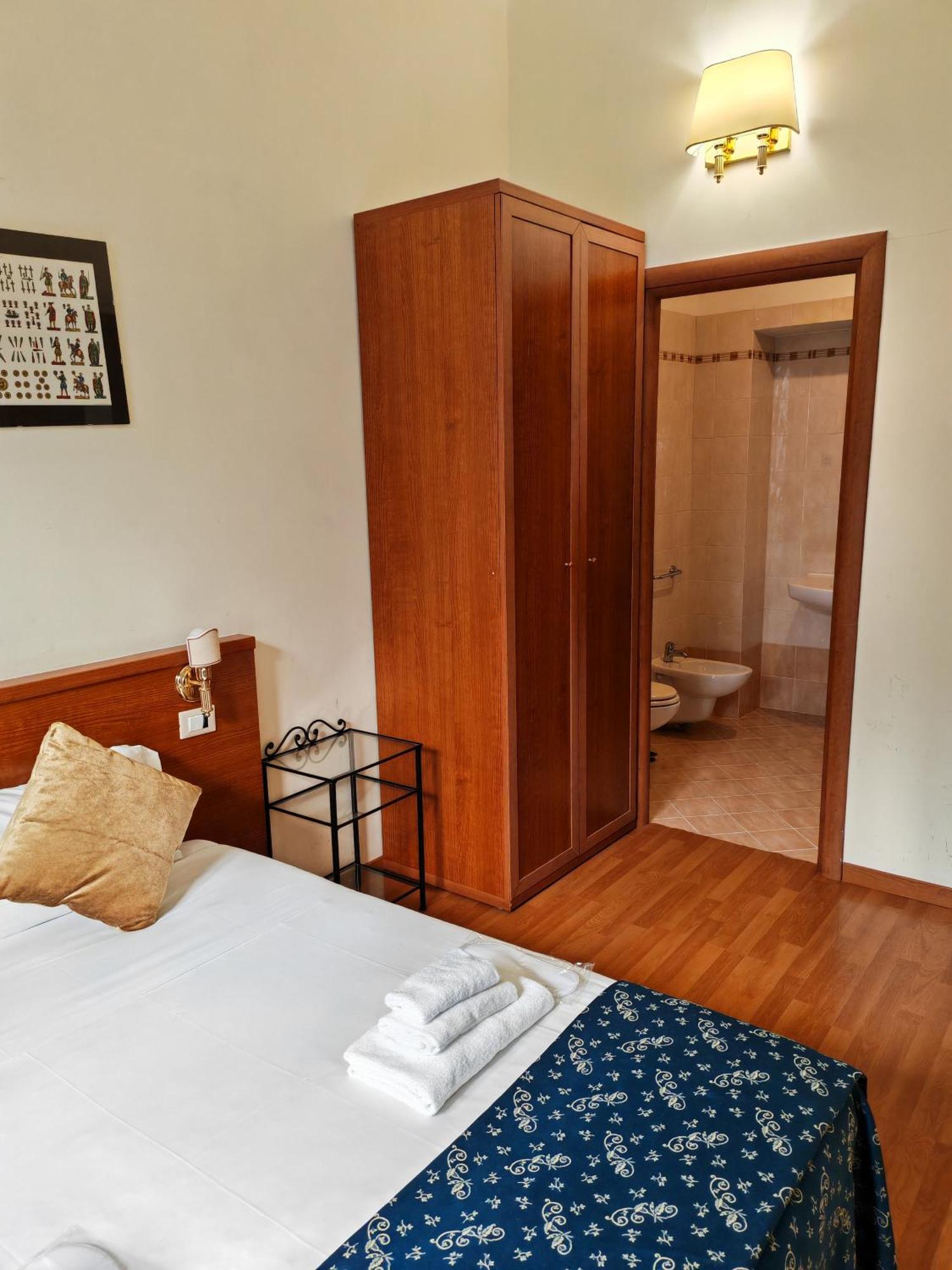 Opera Italian Suite, Rome
